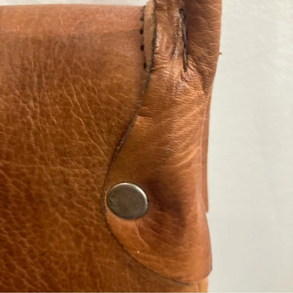 SADDLE Shaped Hand Crafted Leather Adjustable Strap Buckle Closure Purse Bag - Picture 13 of 14